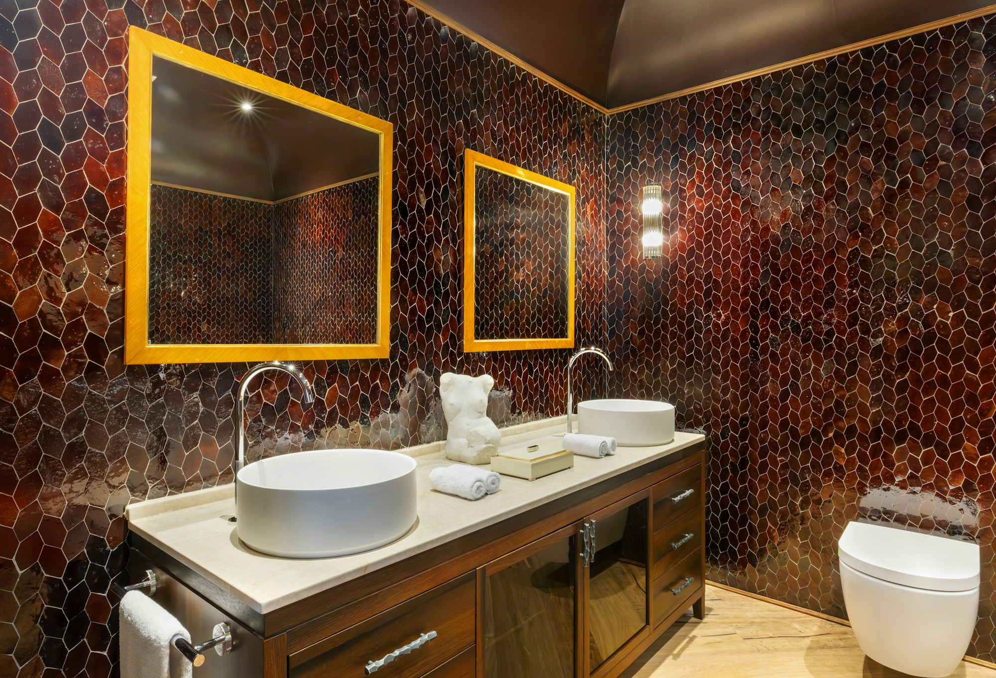Chaplin Suite - Bathroom