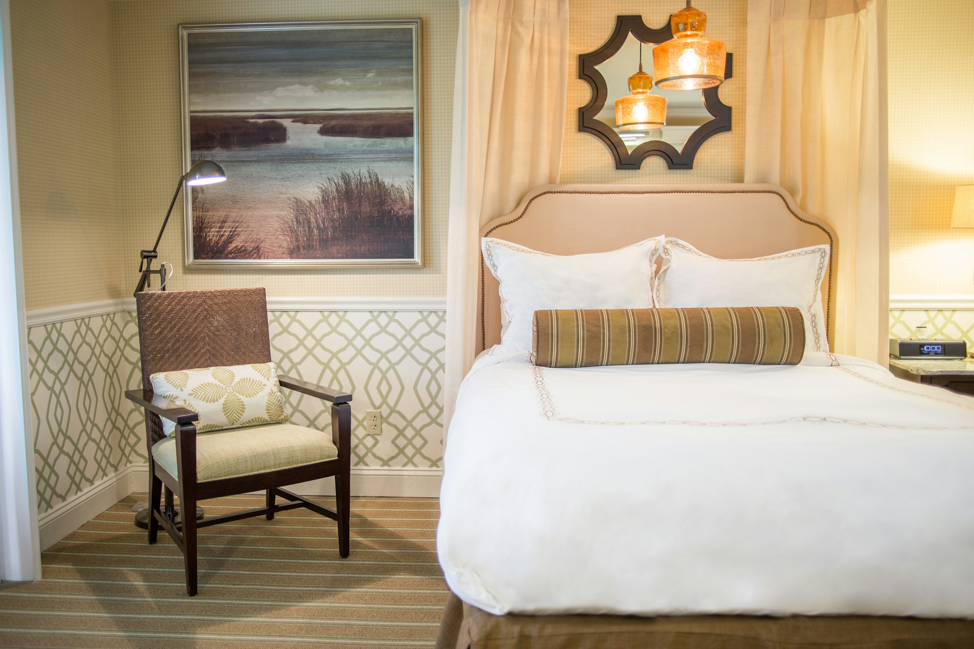 Mansion Deluxe Guestroom - Bedroom