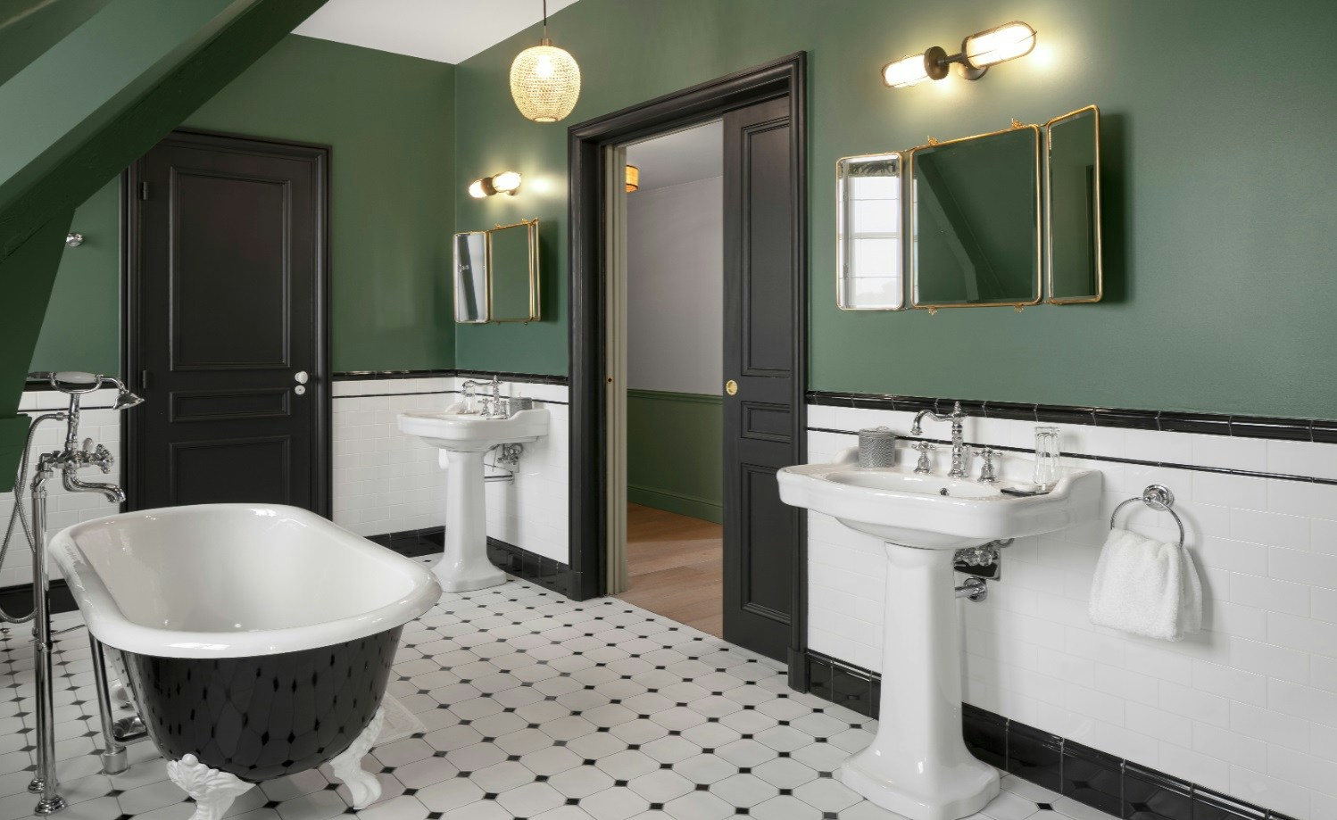 Nessay Suite Bathroom
