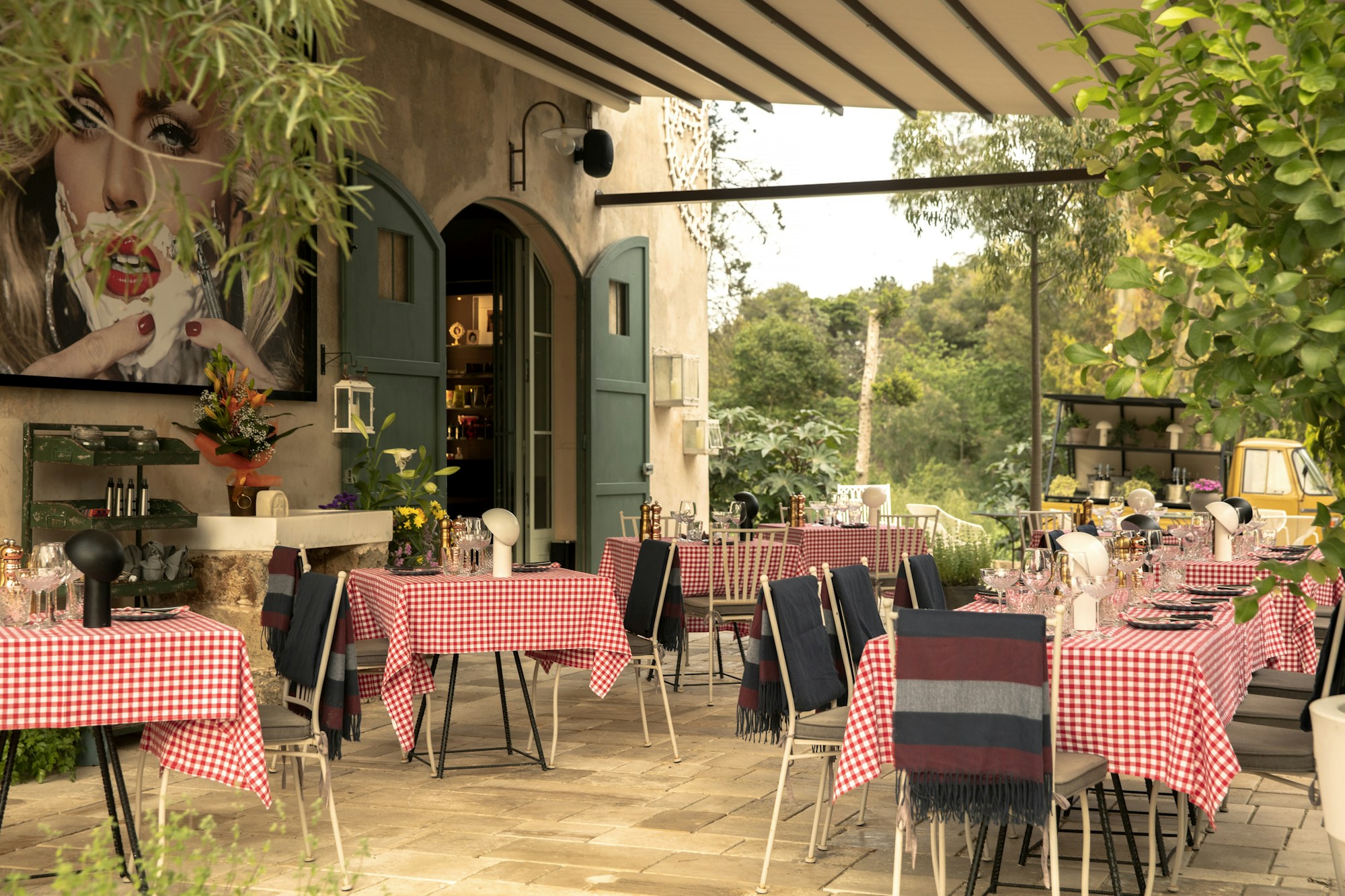 Elvira Restaurant