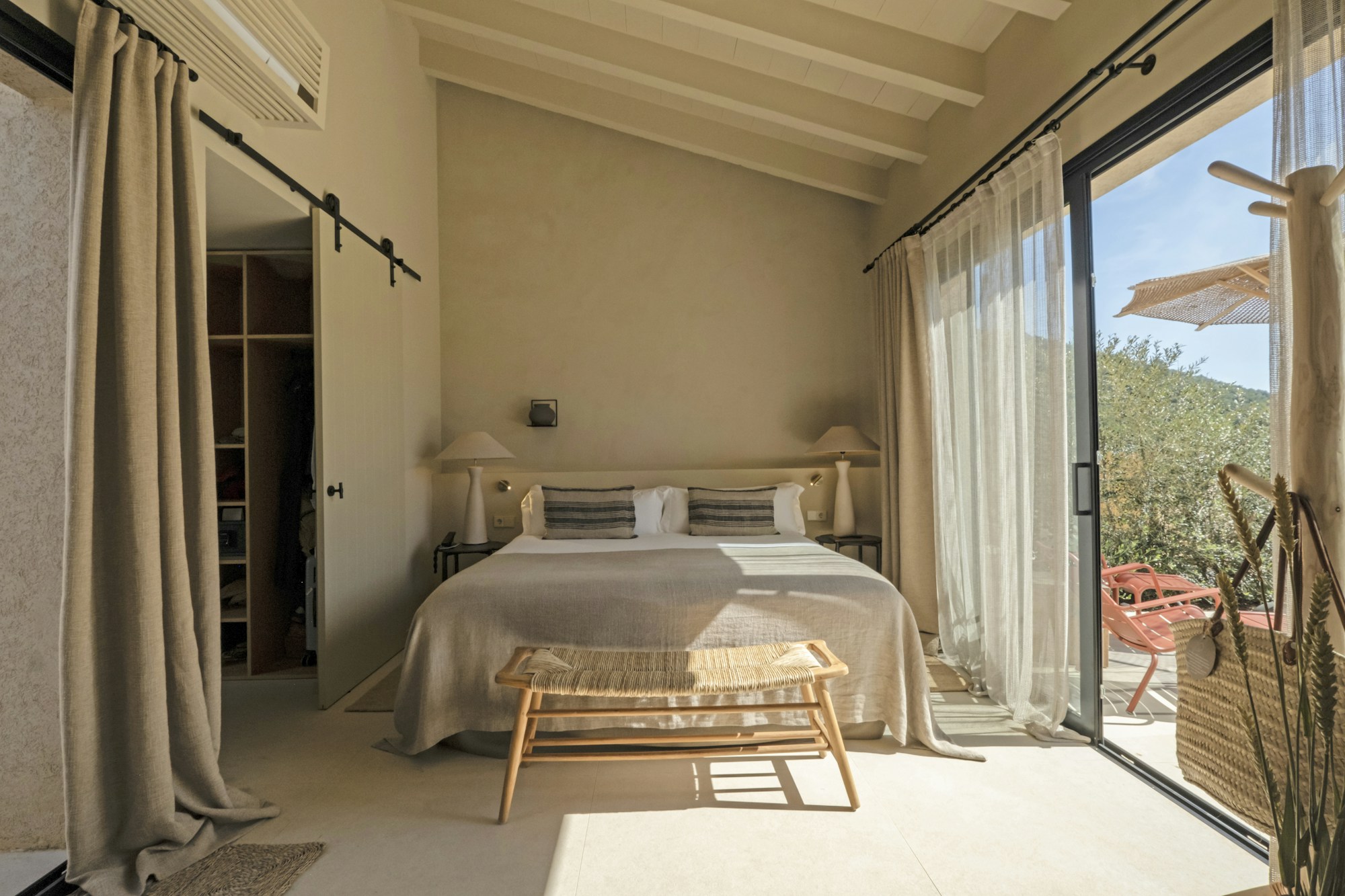 Deluxe Suite with Private Pool - Bedroom