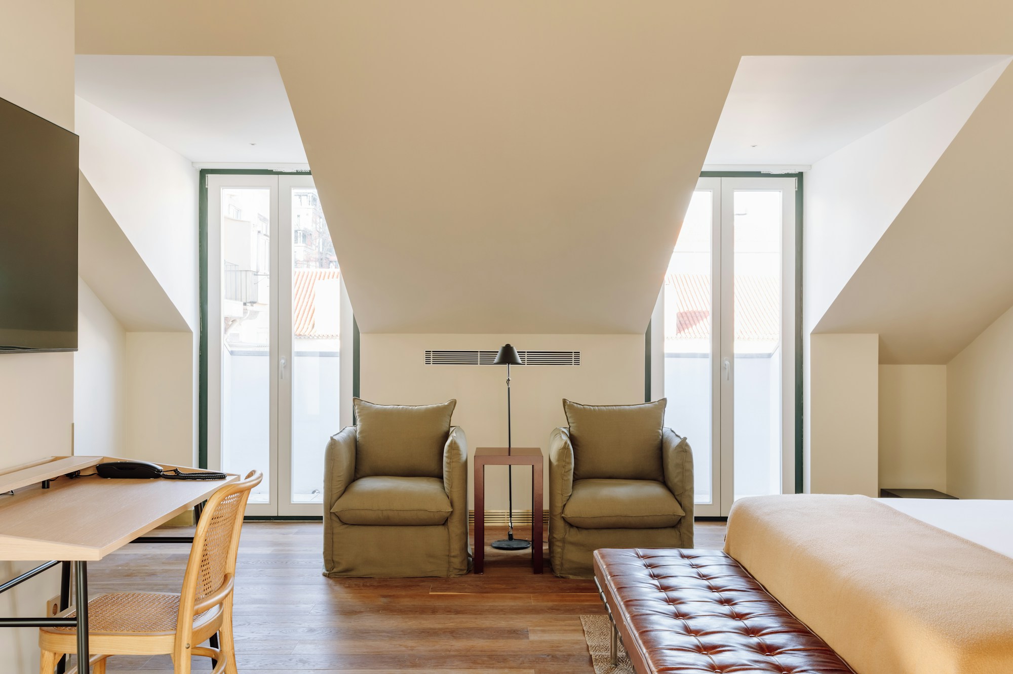 Deluxe Master Suite
