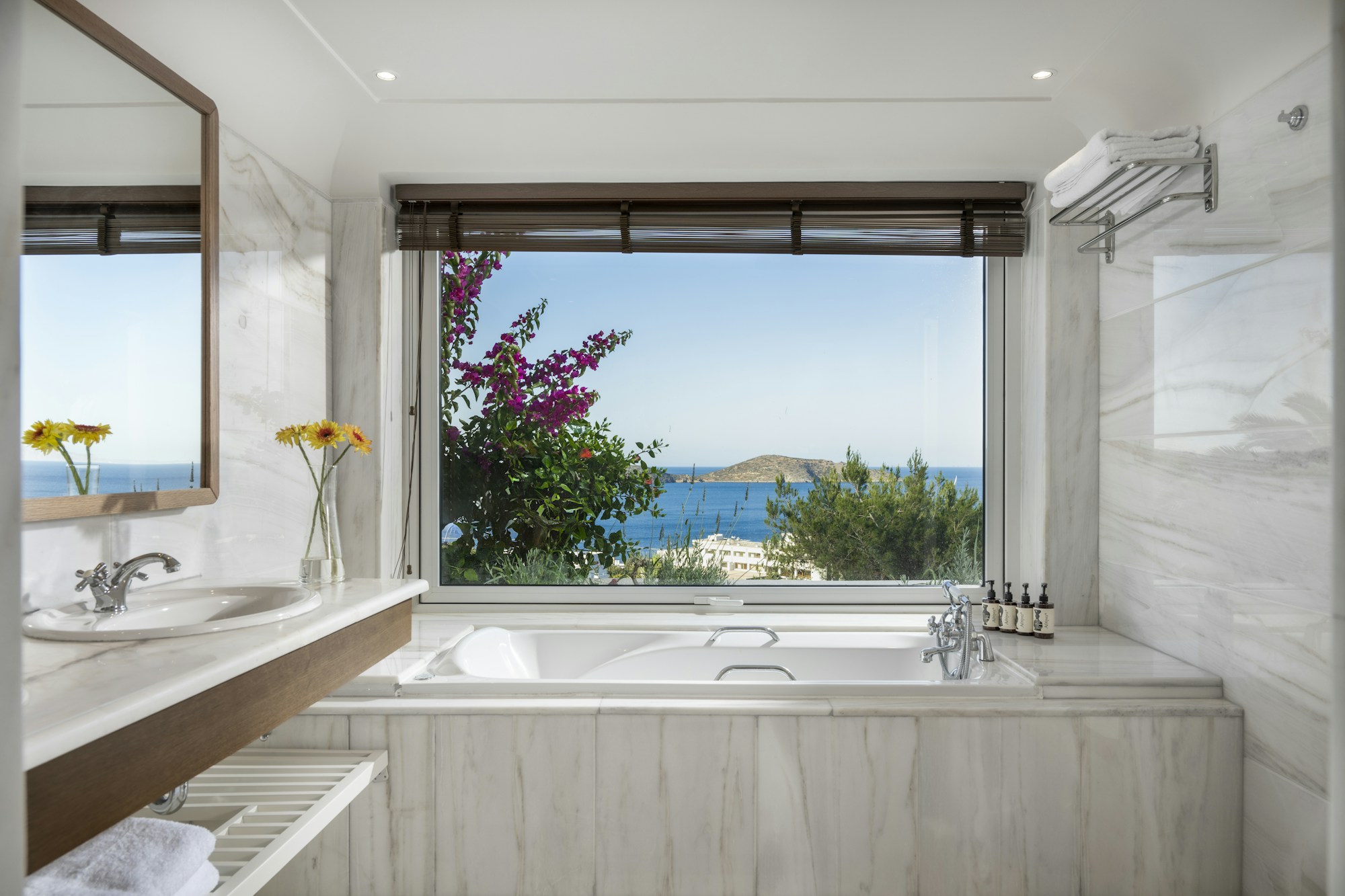 Bedroom Executive Spa Villa Daedalus ()