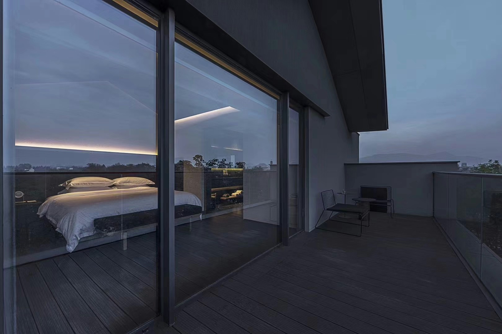 Deluxe View Suite B