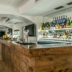 Bar & Lounge