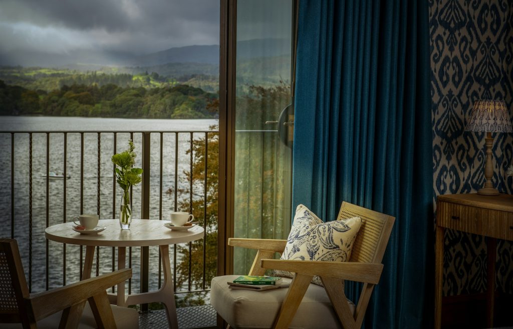 Lakehouse Room