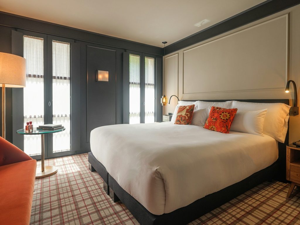 Medium Room - Bedroom