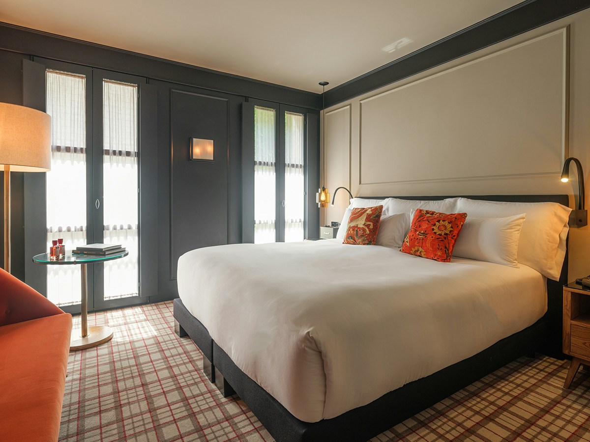 Medium Room - Bedroom