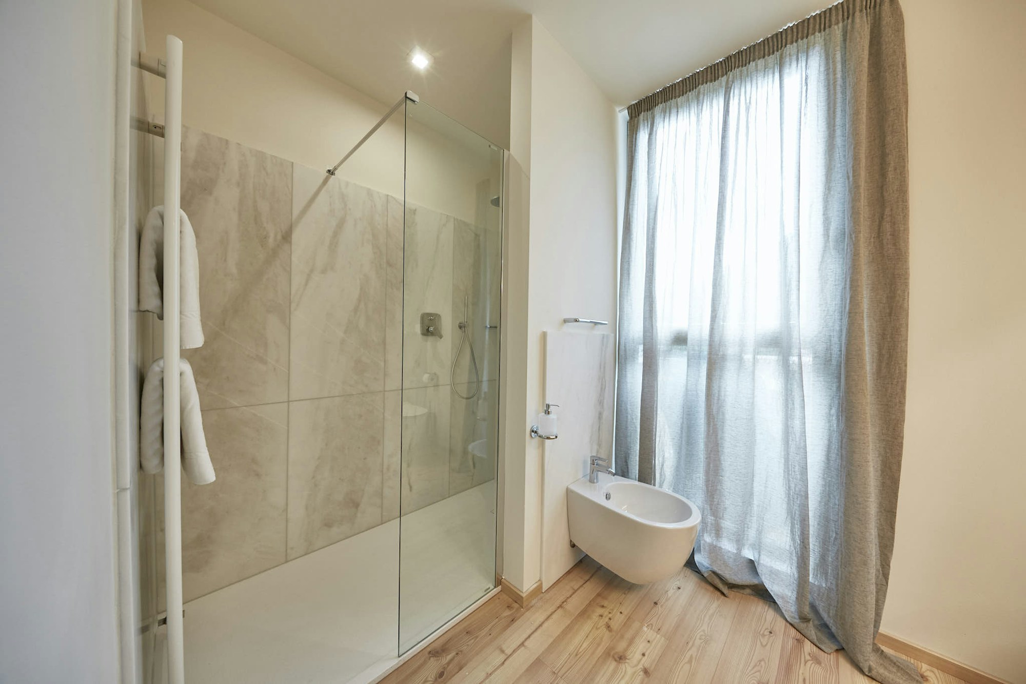 Junior Suite Garden View - Bathroom