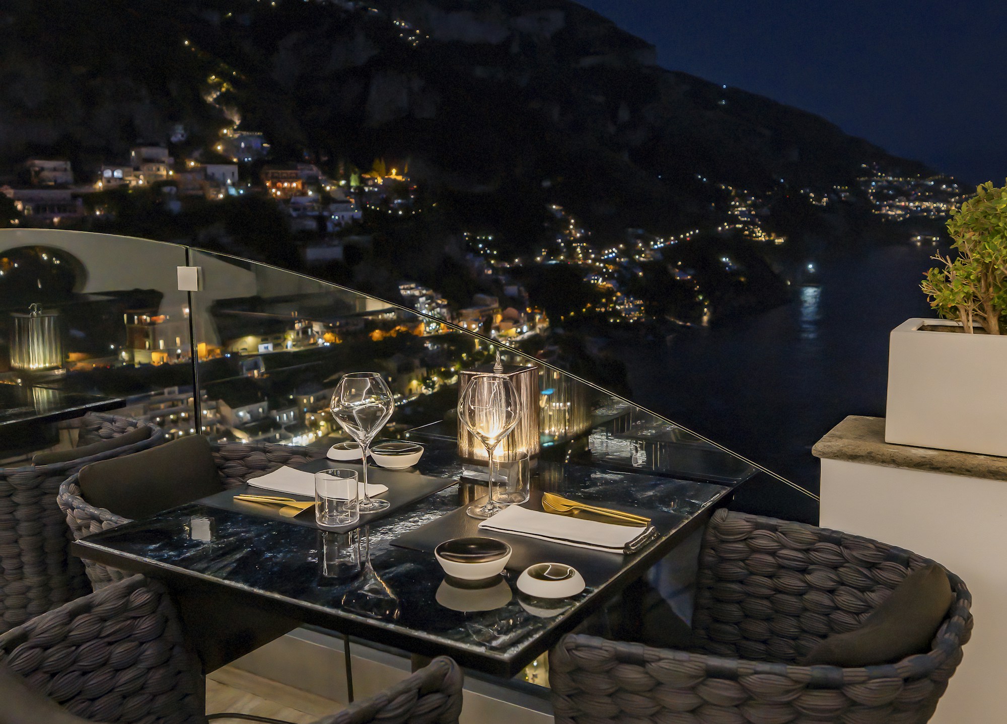 Gold Sky Bar & Restaurant