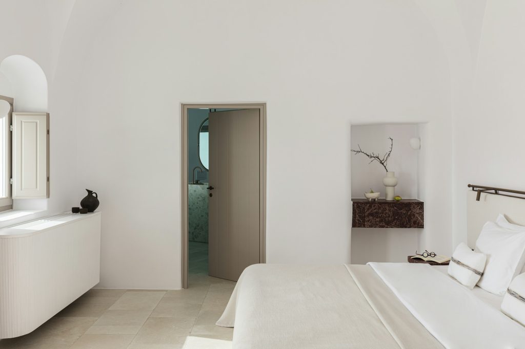 River Pool Suite - Bedroom