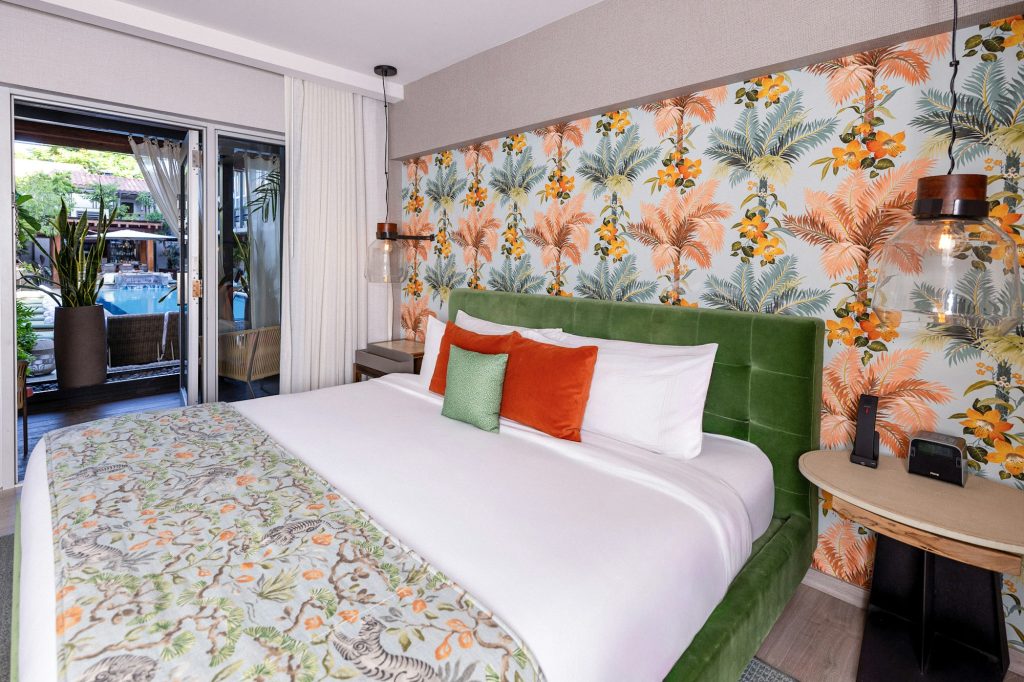 Pool King Room - Bedroom