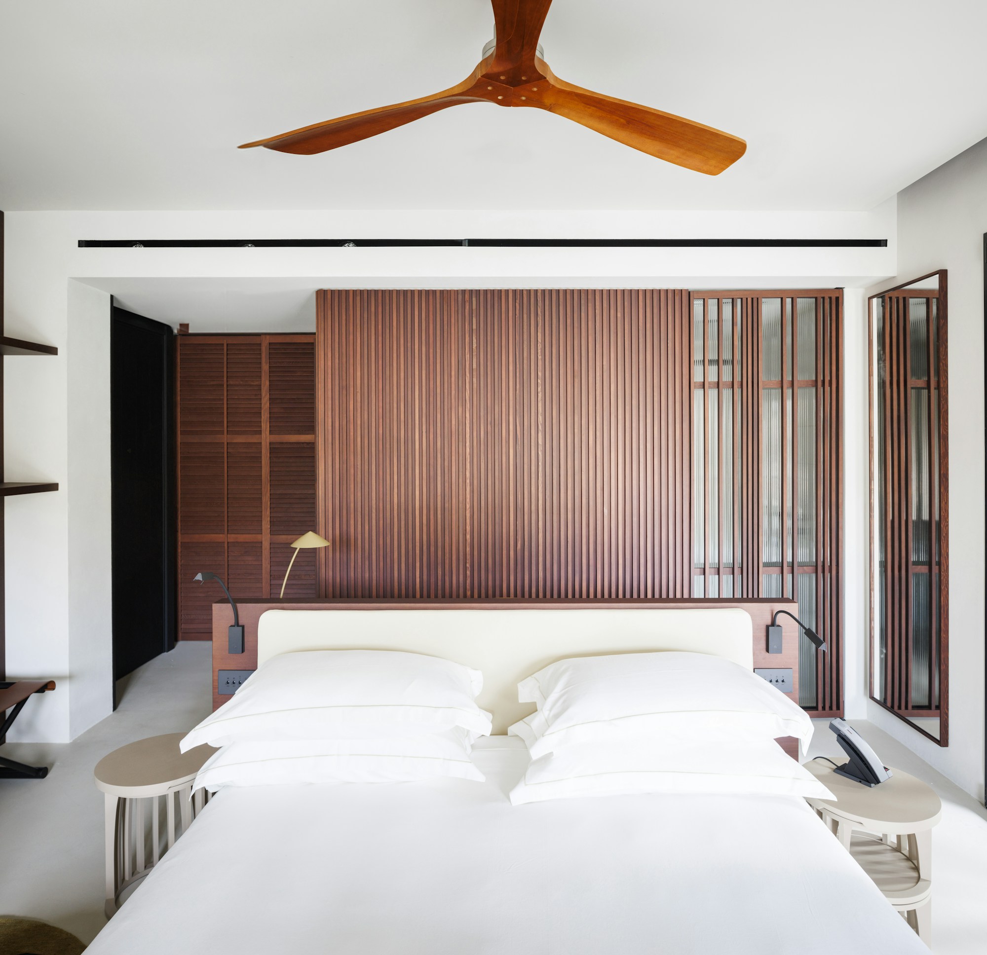 Signature Room - Bedroom