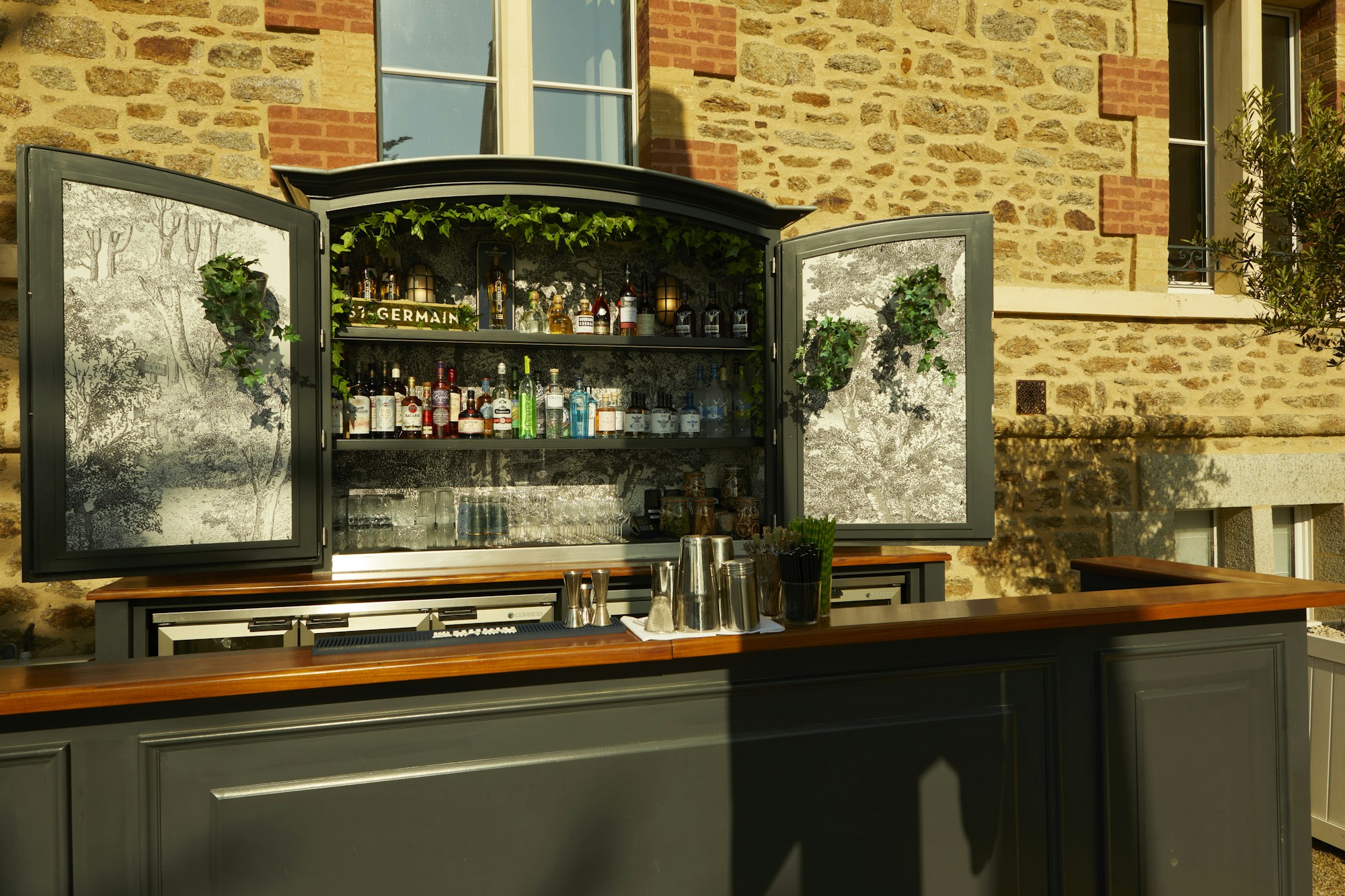 Summer Bar