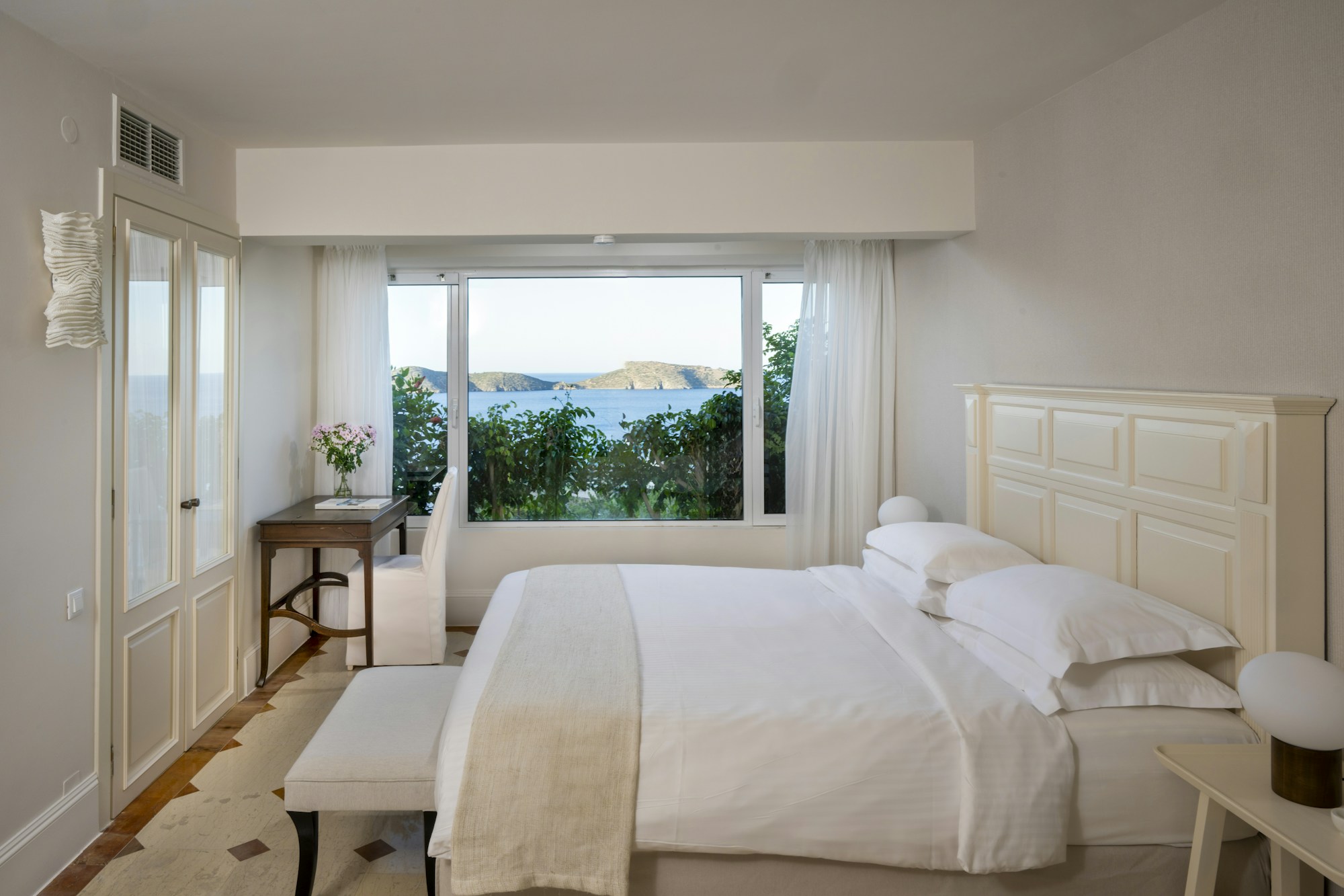 Bedroom Executive Spa Villa Daedalus ()