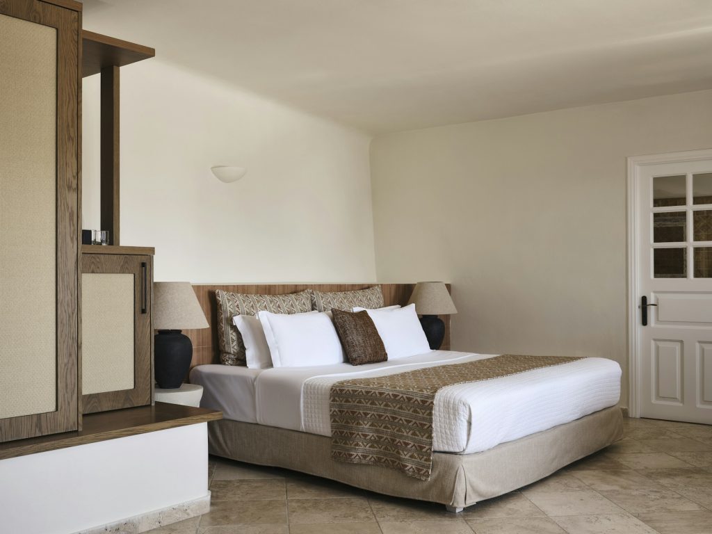 Honeymoon Suite - Bedroom