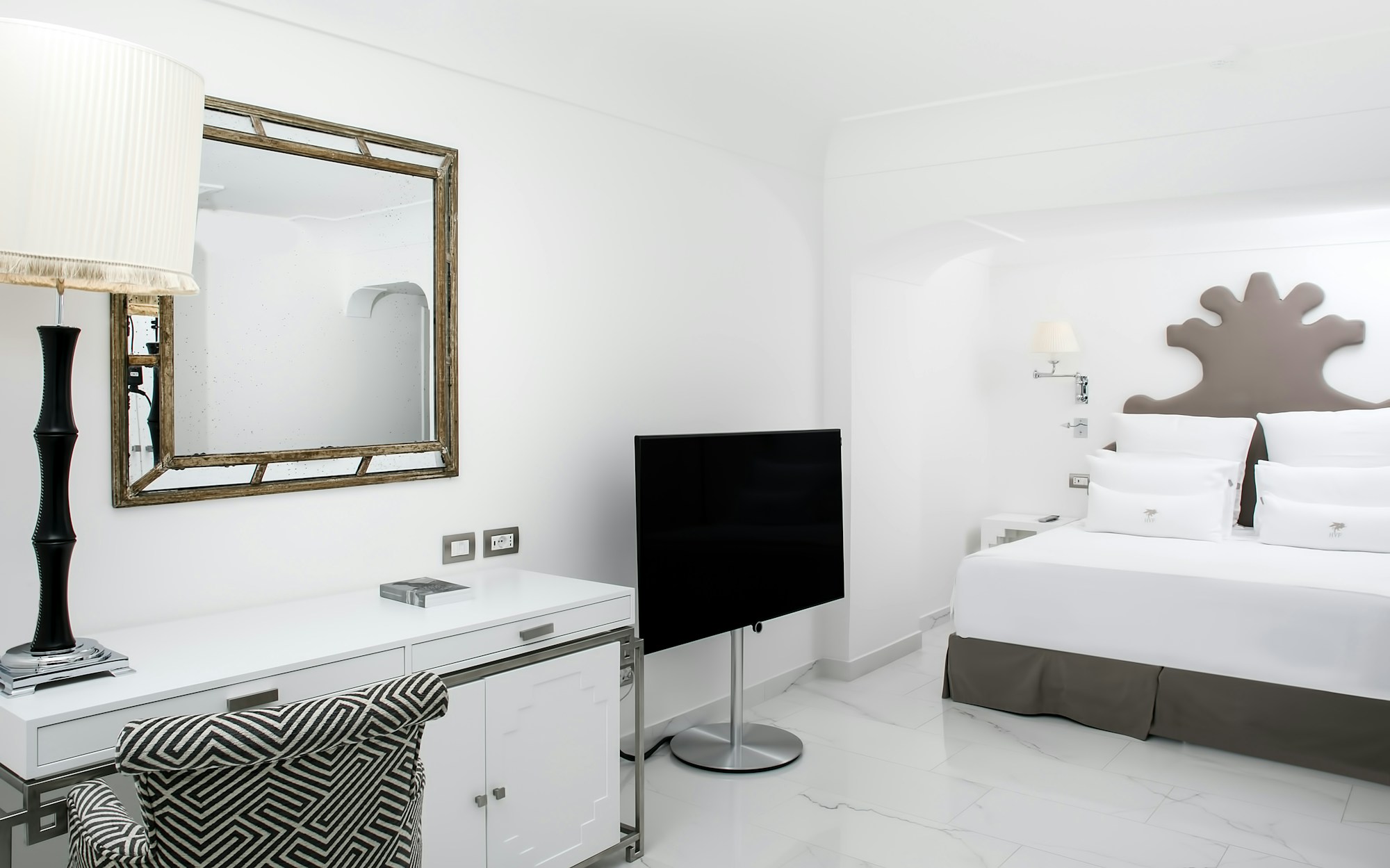 Deluxe Studio - Bedroom
