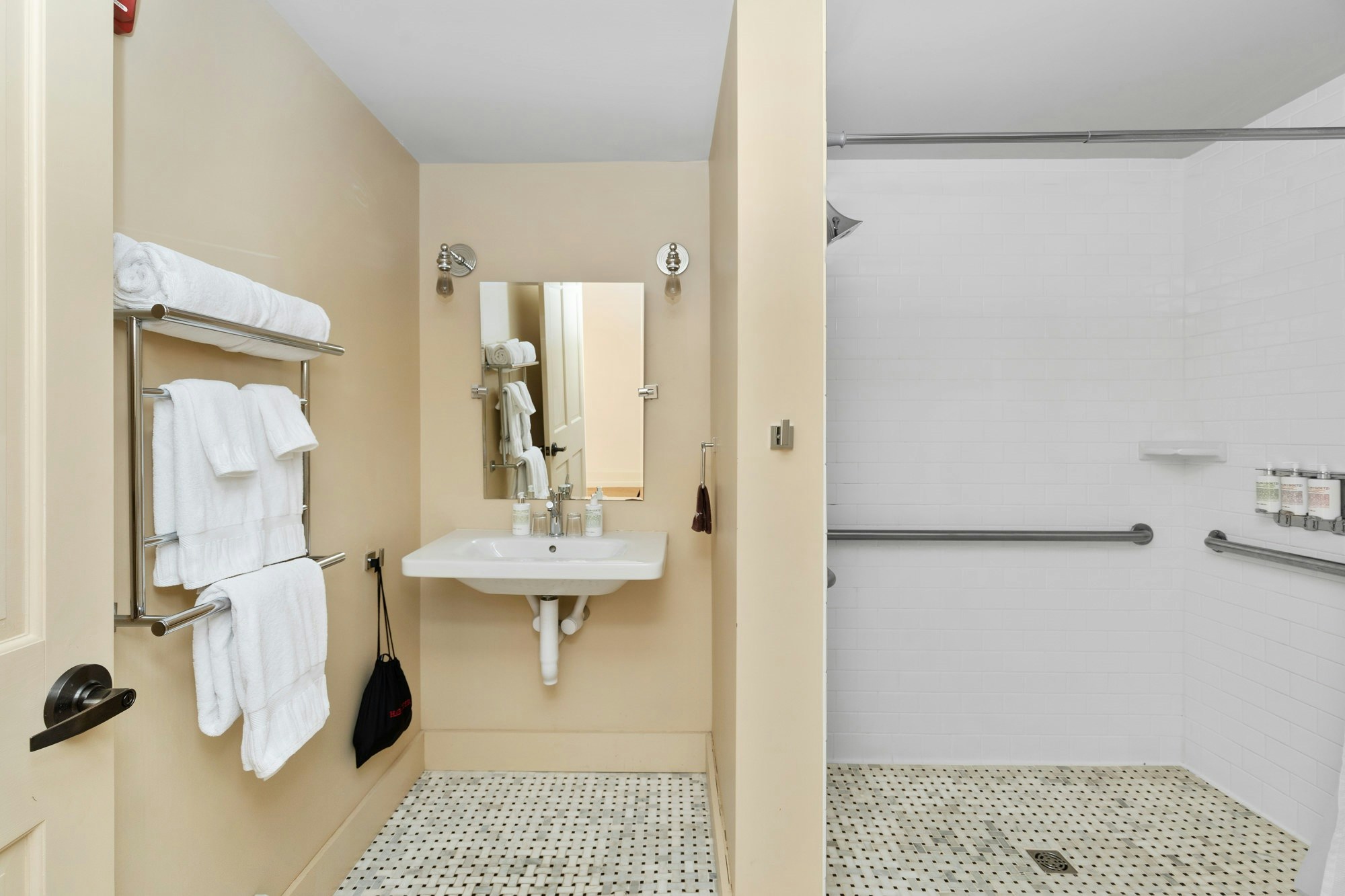 Accessible King Room Bathroom