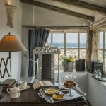 Deluxe - Living Area
