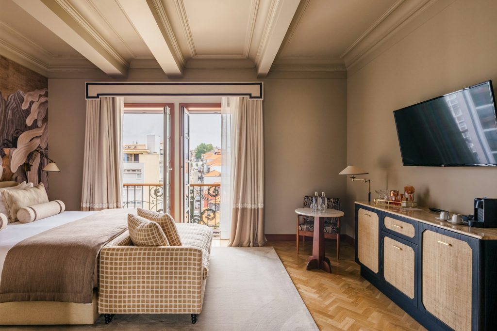 Deluxe Room - Bedroom