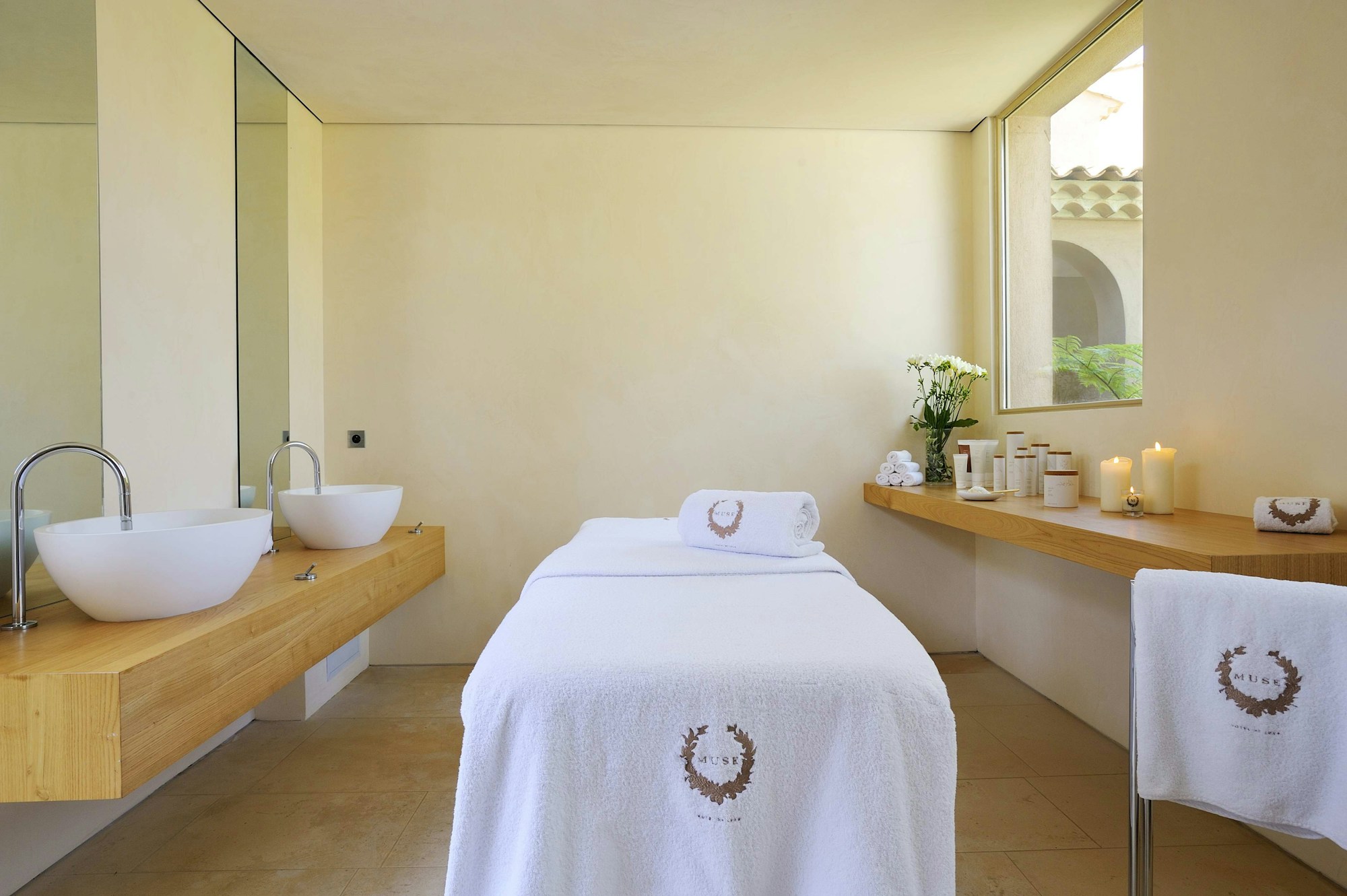 Elegance Suite - In-room Treatments