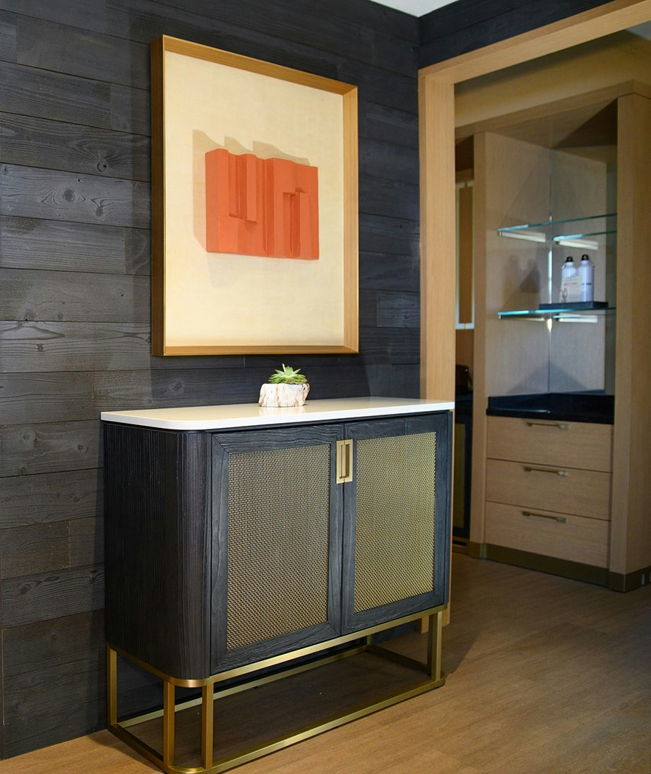 Suite - Entryway