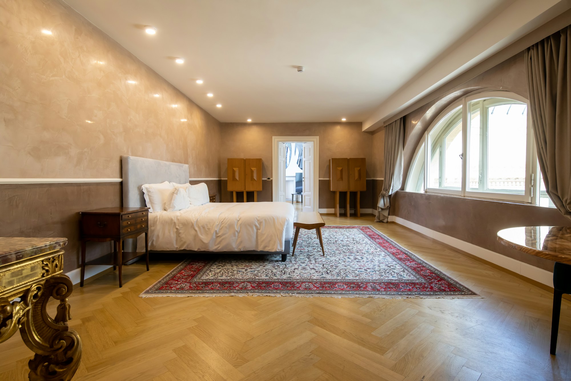 Gallery Royal Suite - Bedroom