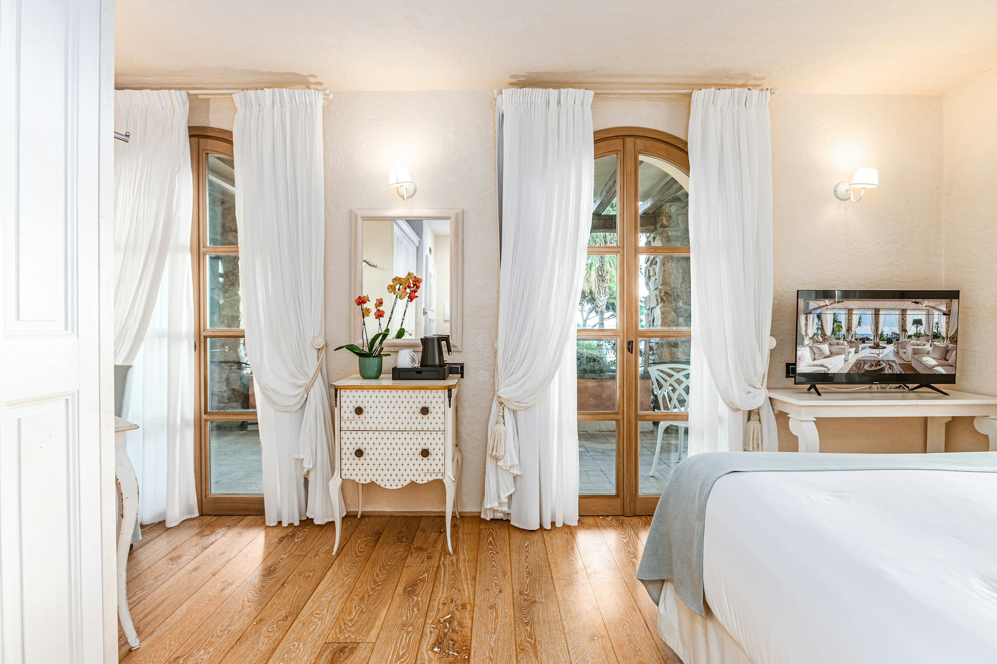 Superior with Sea Front Grand Balcony - Bedroom