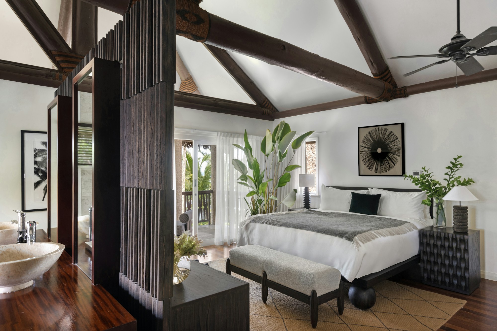 2BR Beachfront Pool Residence - Bedroom