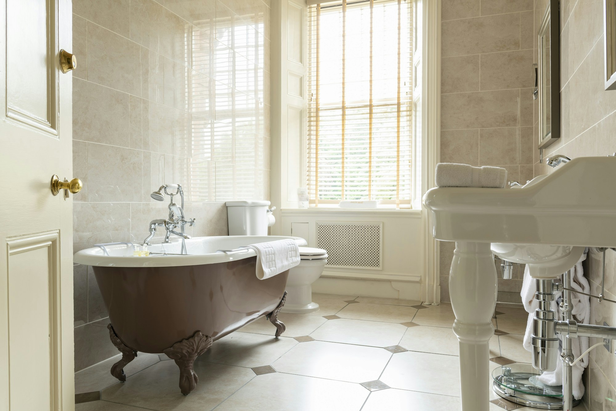 Deluxe Bathroom