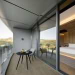 Luxury Lakeview King Room - Balcony
