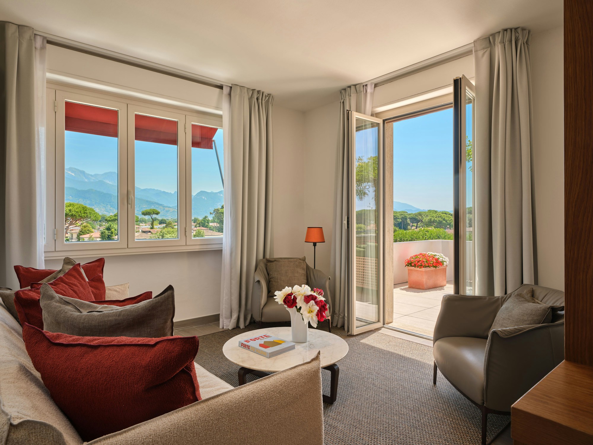 La Serena Suite - Terrace with Sea View & Jacuzzi - Living Area
