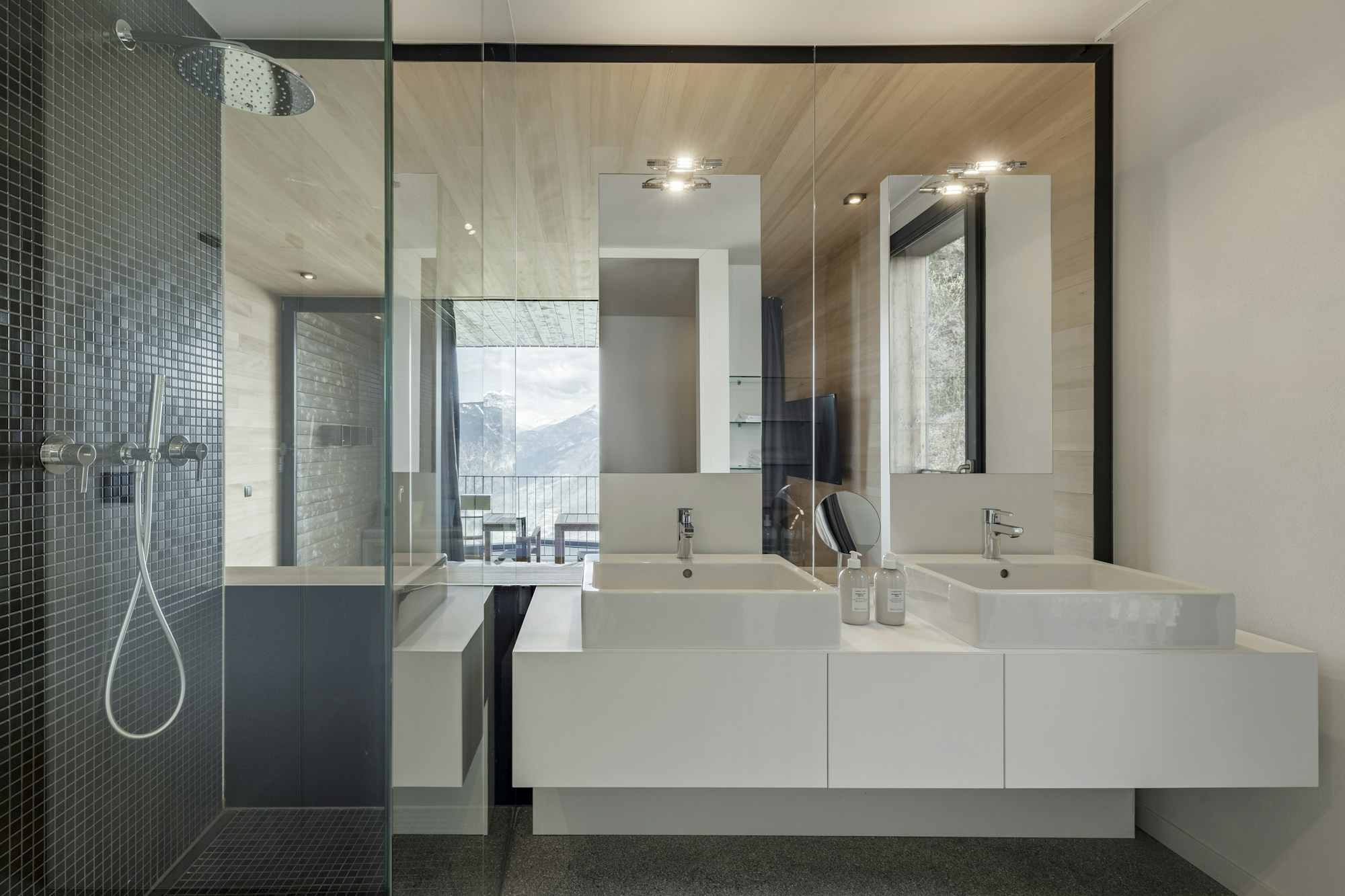 Guest Suite 103 - Bathroom