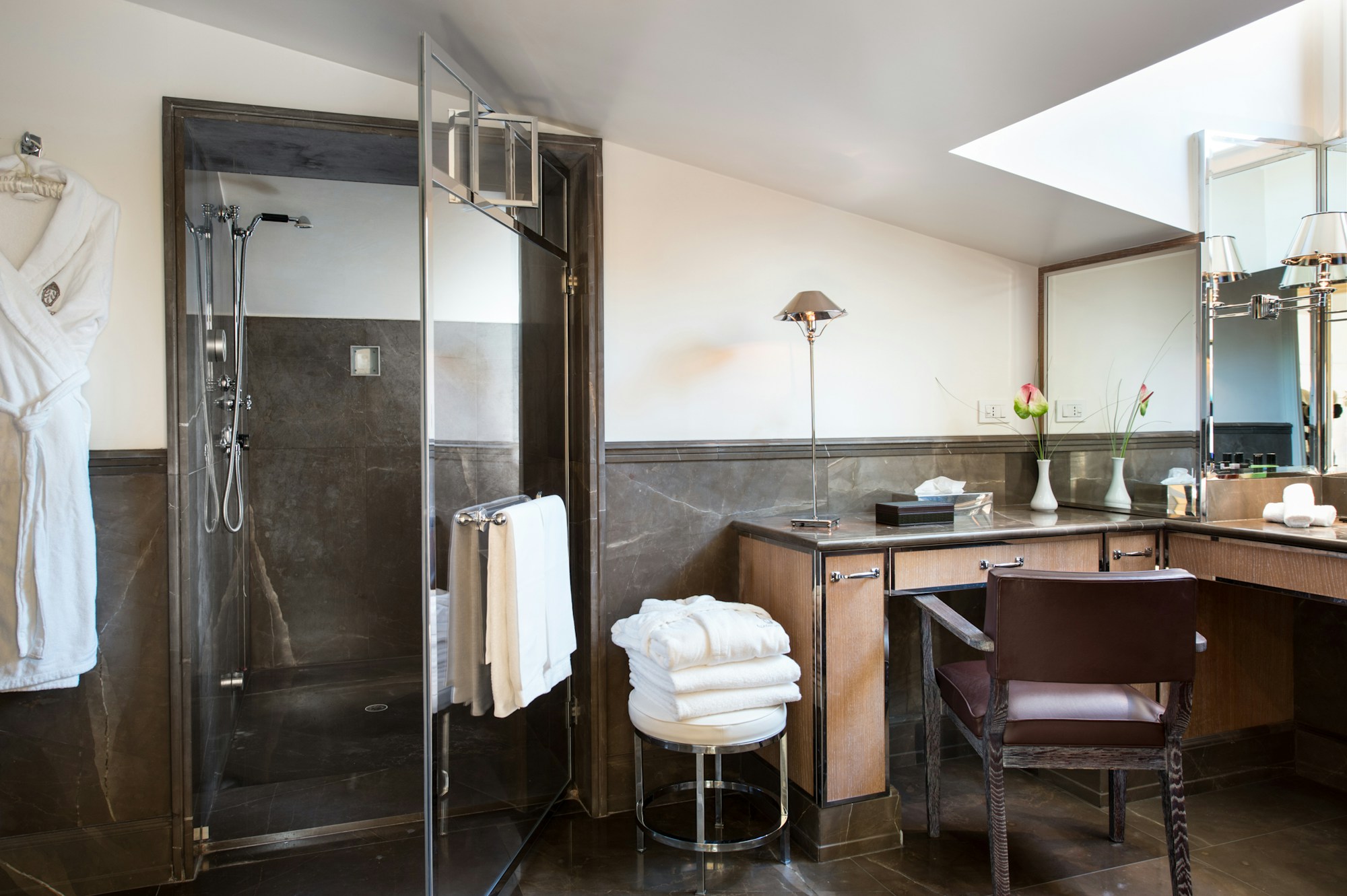 Suite Room - Bathroom