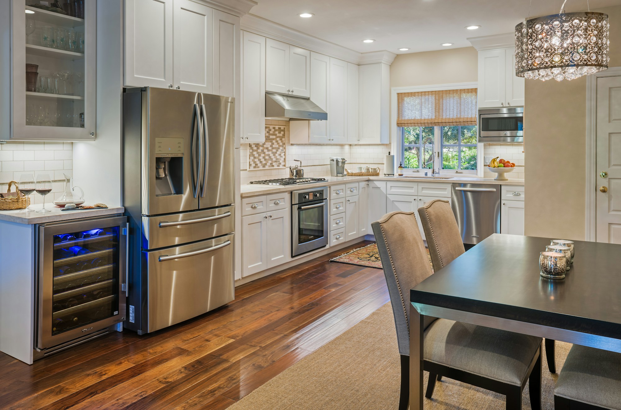 Master Suite - Kitchen & Dining Area