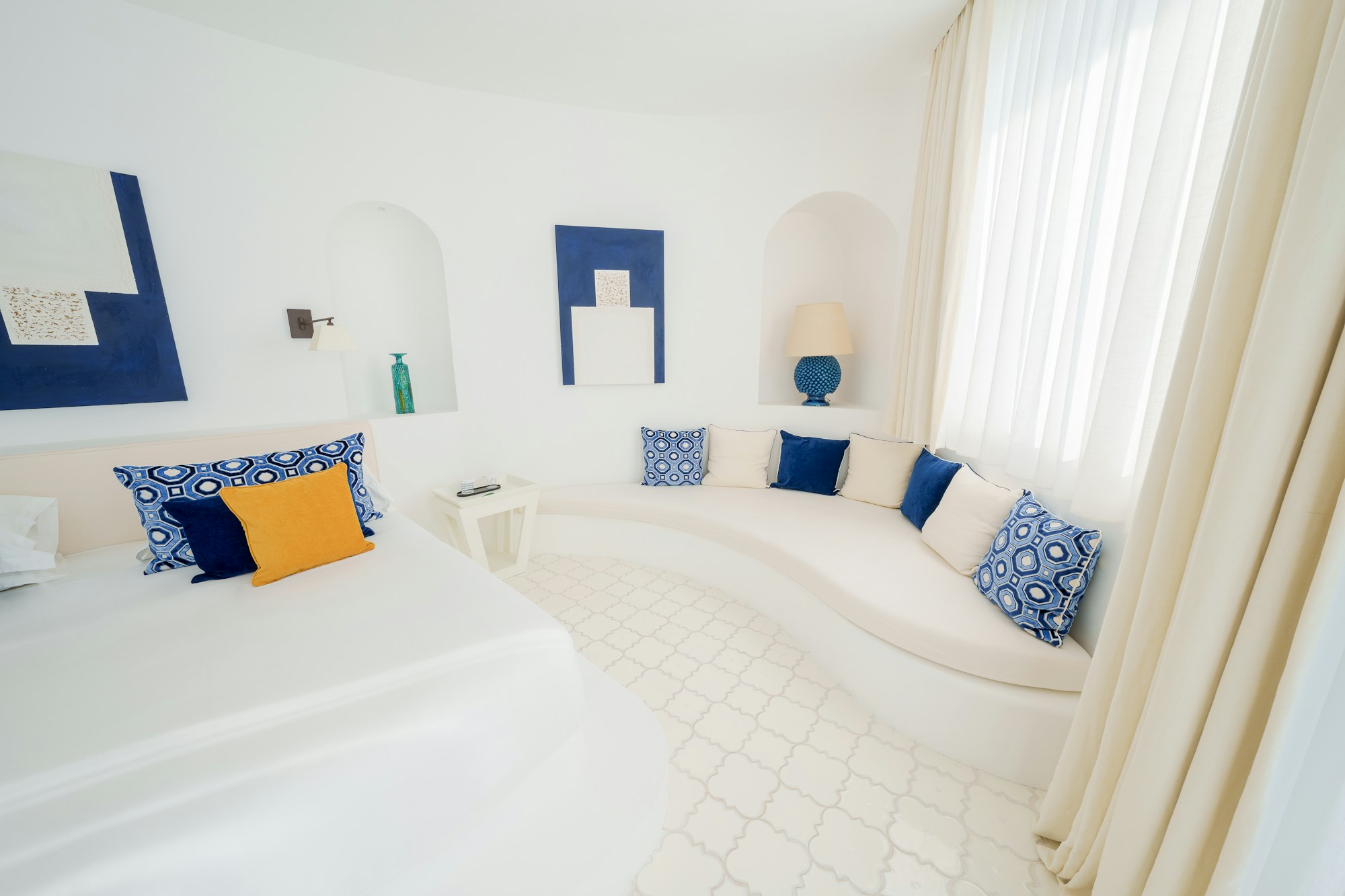 Furore Corner Suite - Bedroom