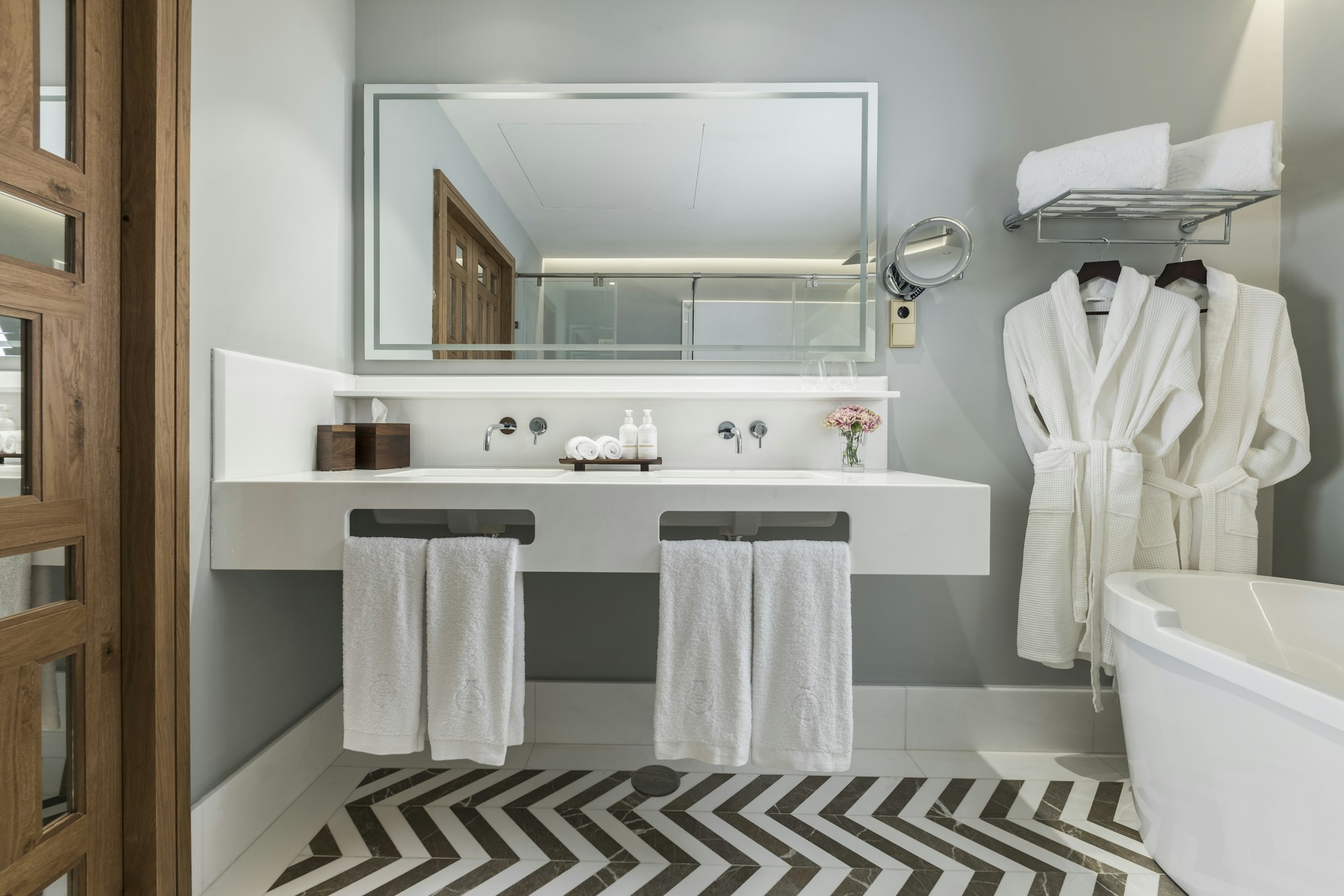 Familiar Palacio Bathroom