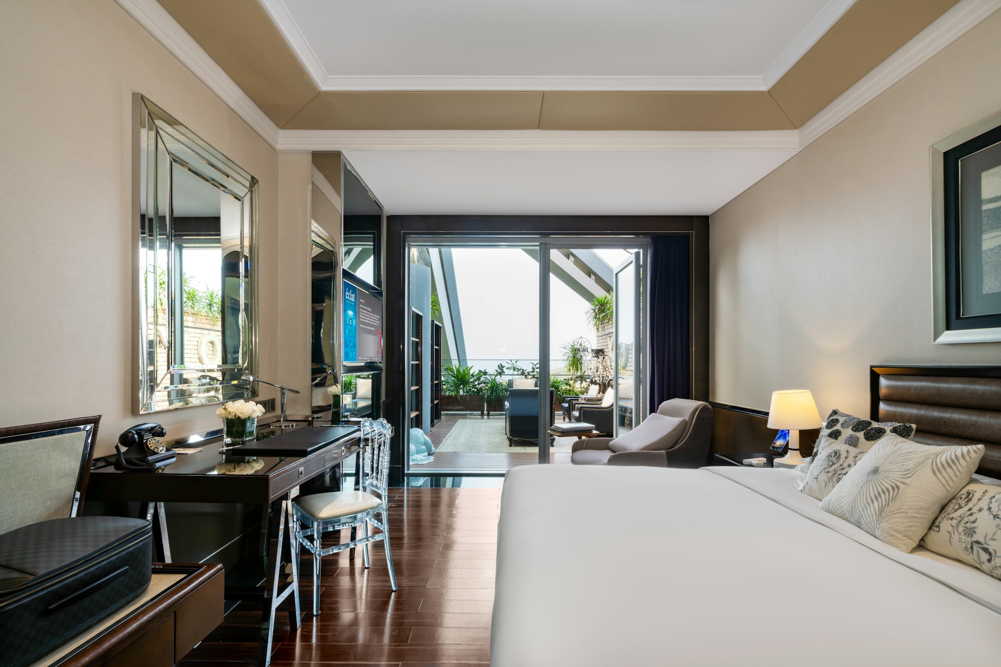 Deluxe King Bed Room with Terrace - Bedroom