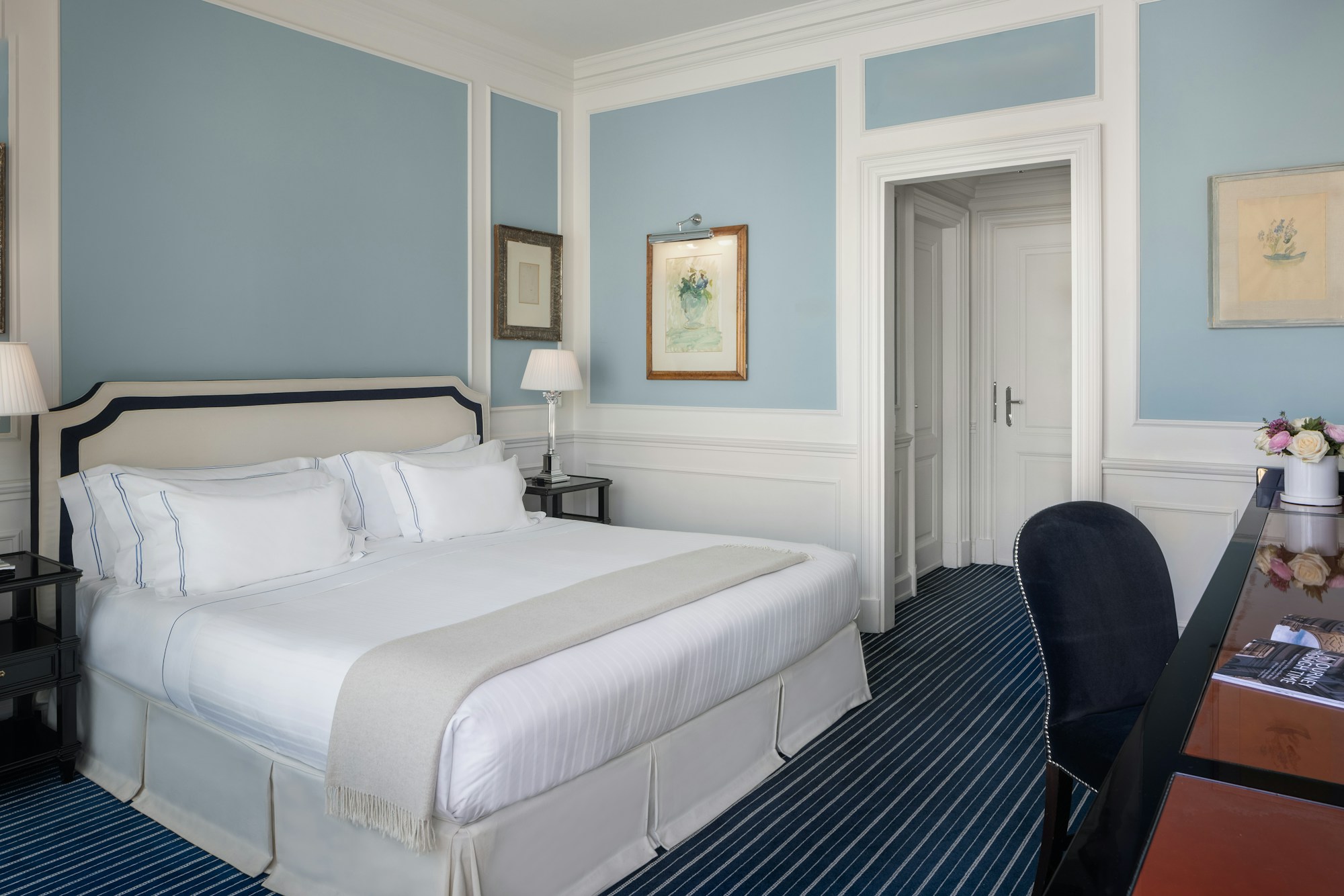 Deluxe Double River - Bedroom