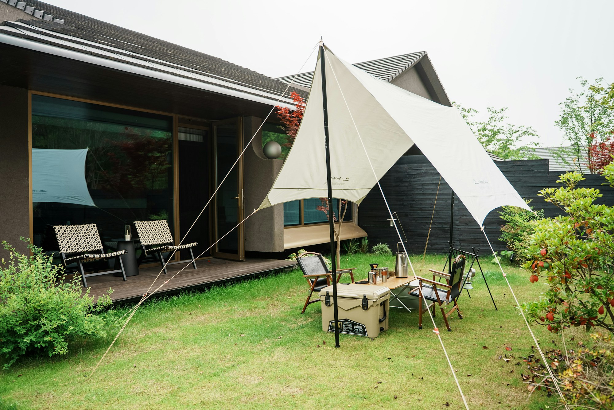 Deluxe Courtyard Camping Suite - Outdoor Area