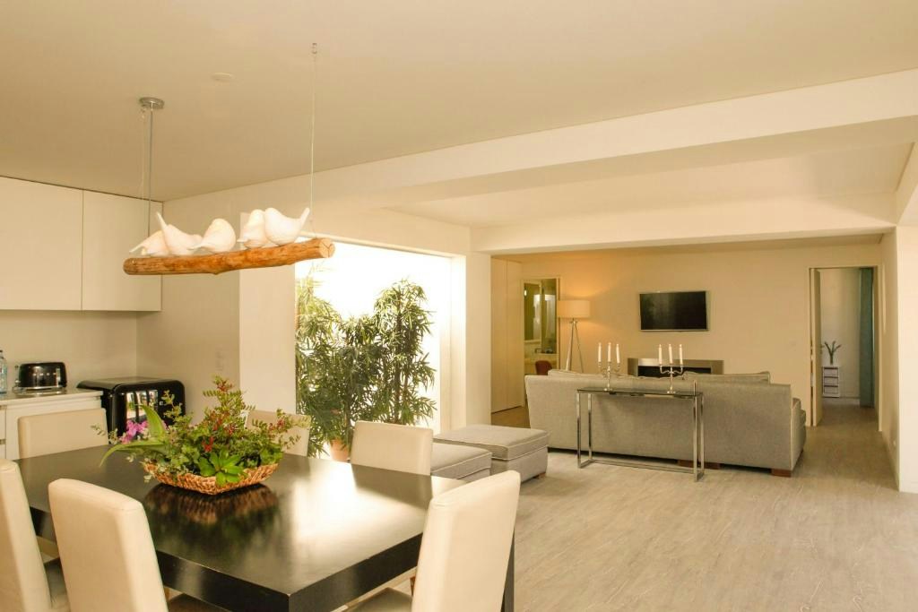 T2 Syrah Villa - Dining Area