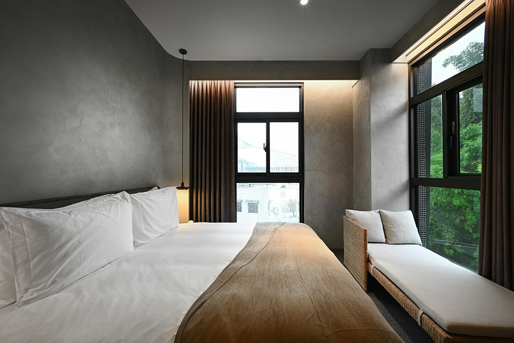 Corner Luxury Room