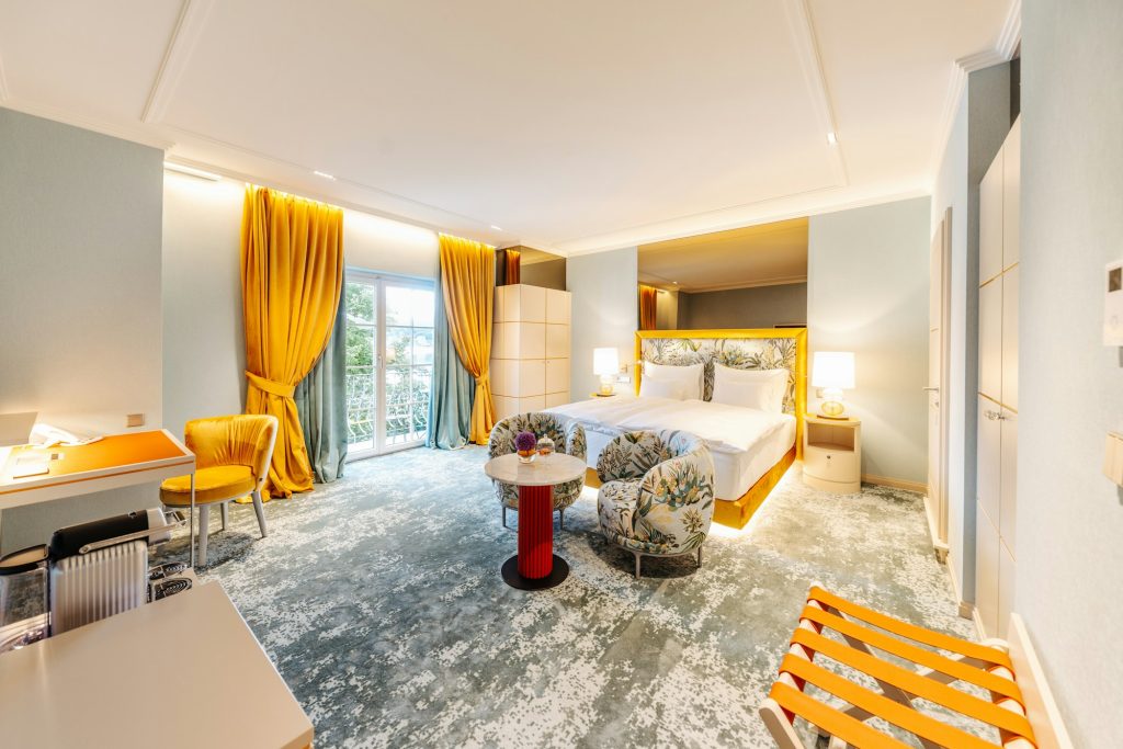 Deluxe double with lake view