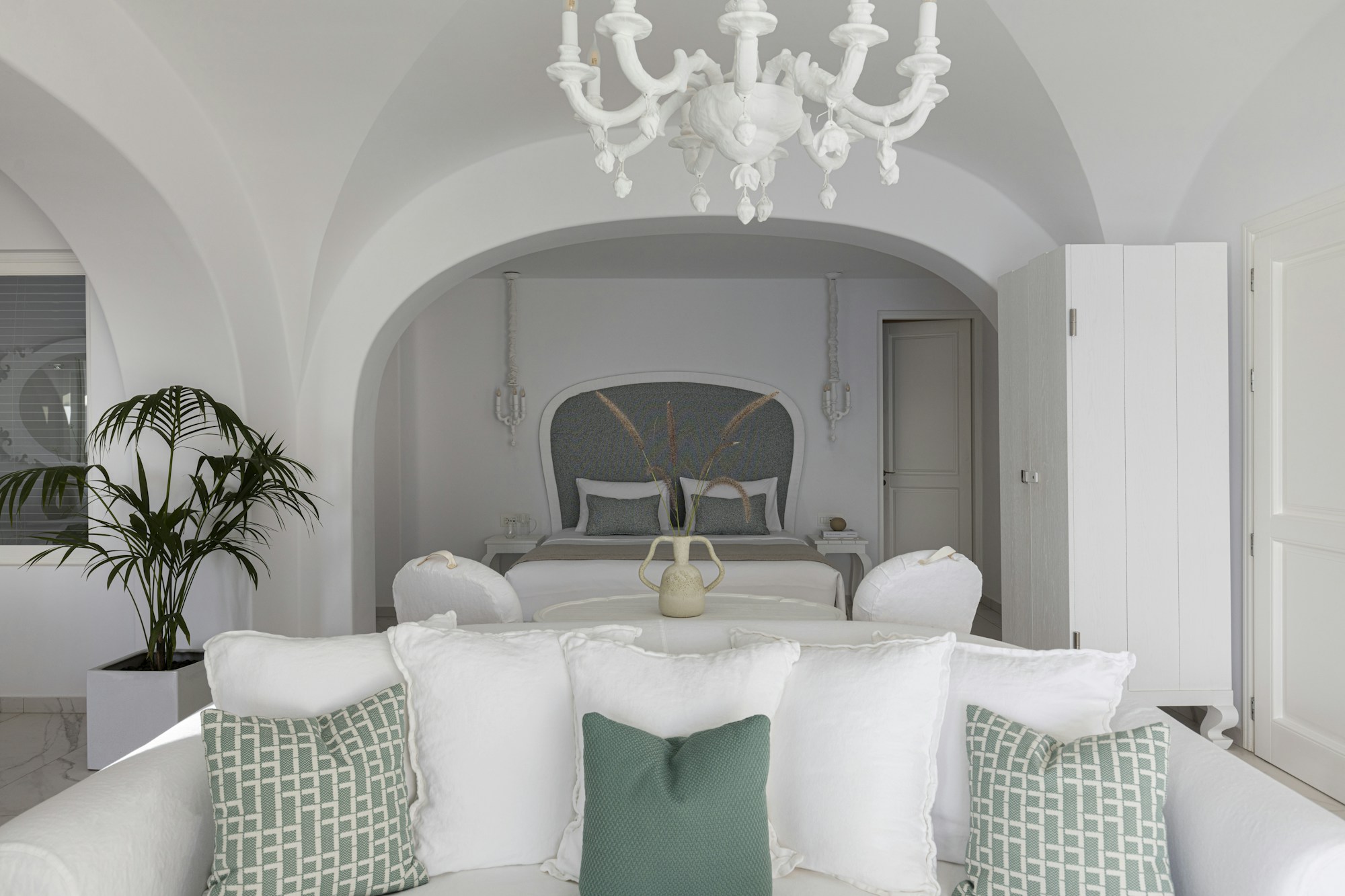 Royal Pool Suite - Bedroom