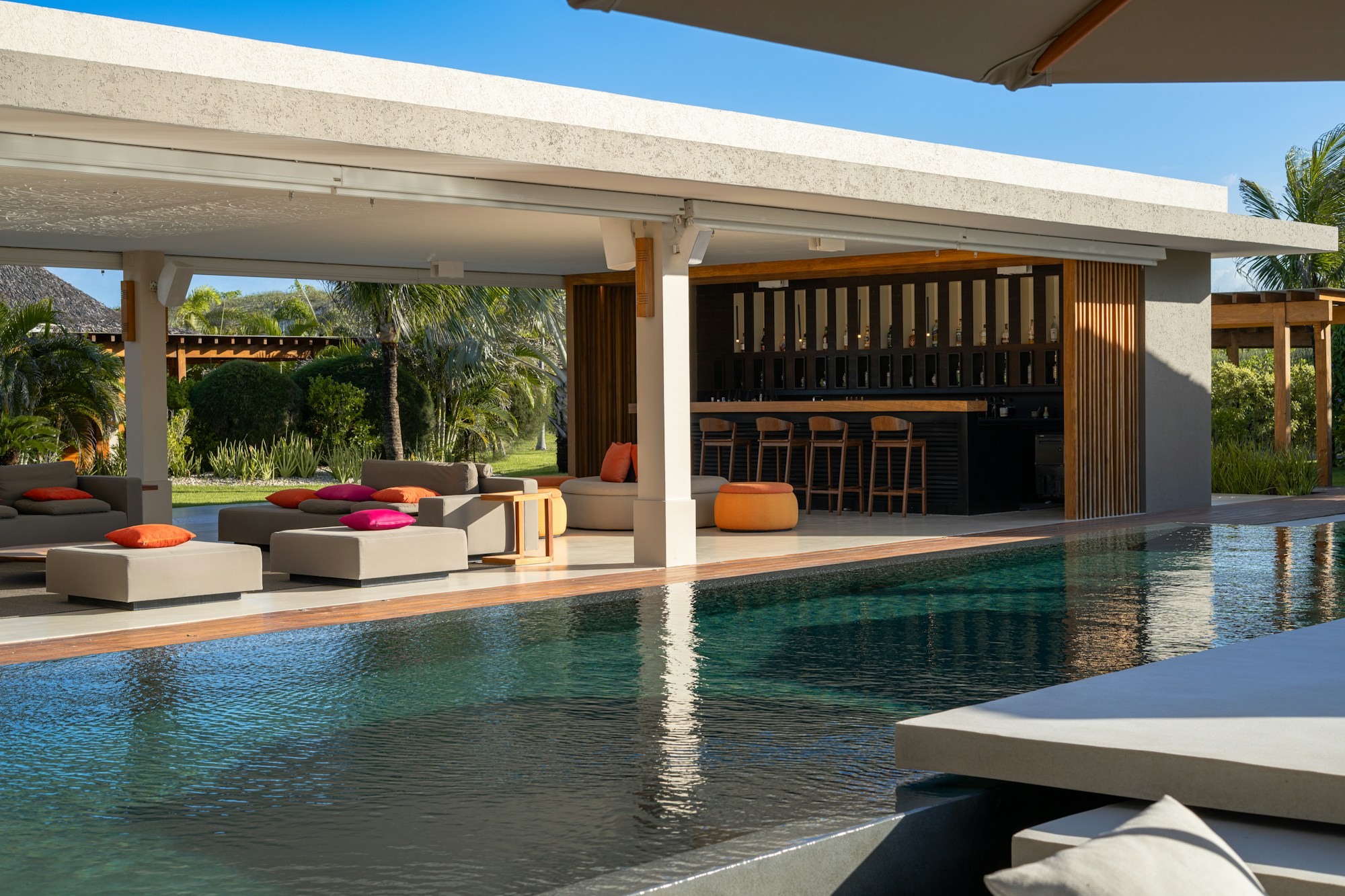 Pool & Lounge Bar