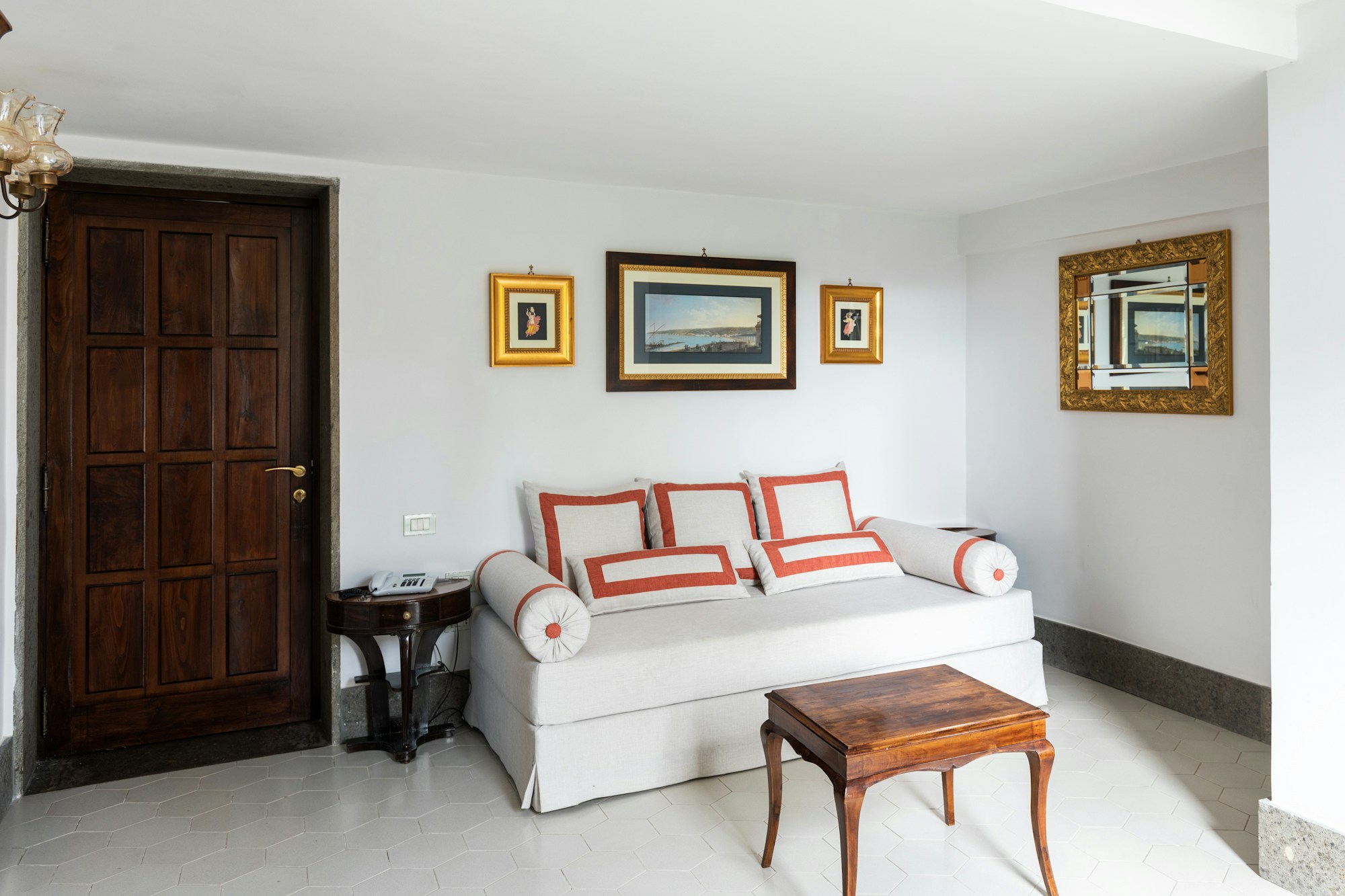 Junior Suite Bilevel