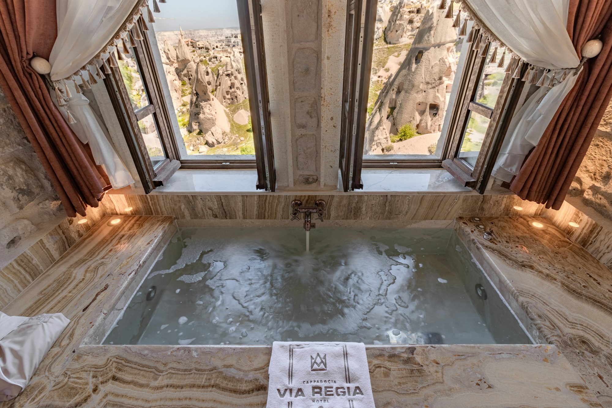 Stone Arched Private Suite - Bathtub