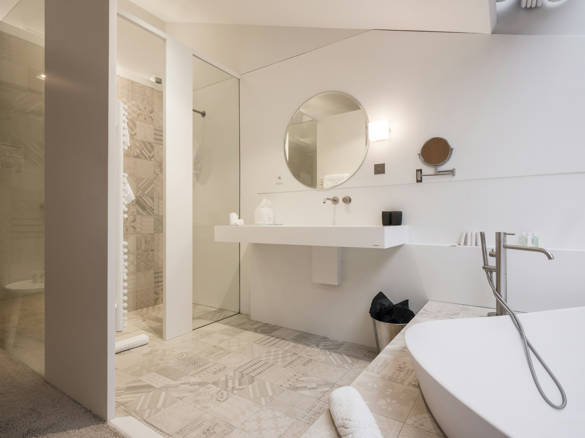 Executive Crazy - Bathroom