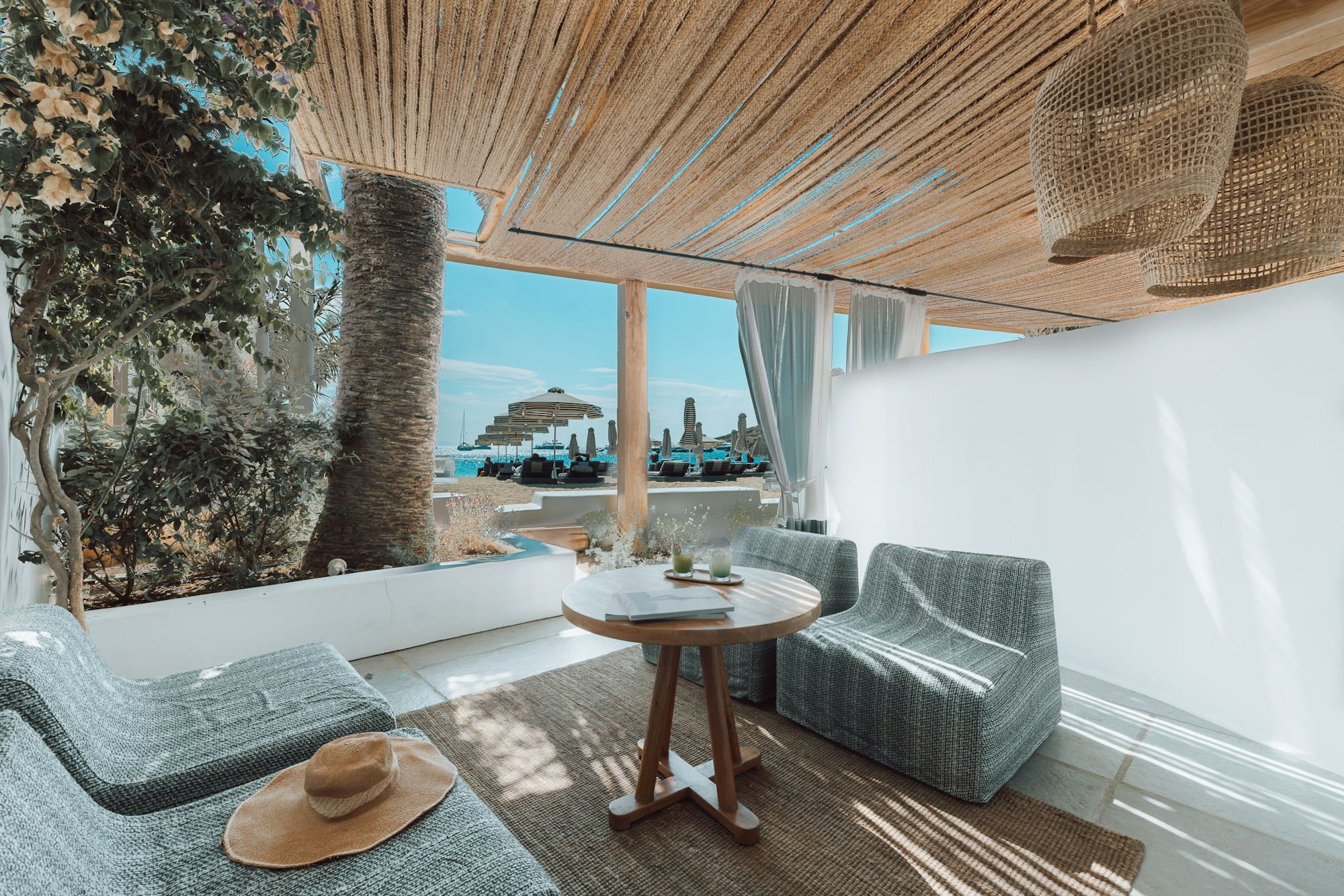 Deluxe Room Beachfront - Patio
