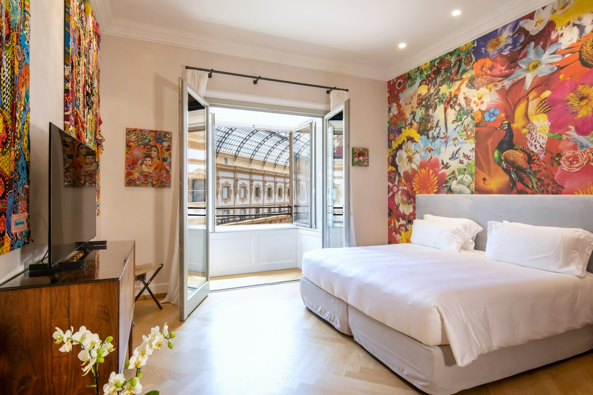 Grand Gallery Room - Bedroom